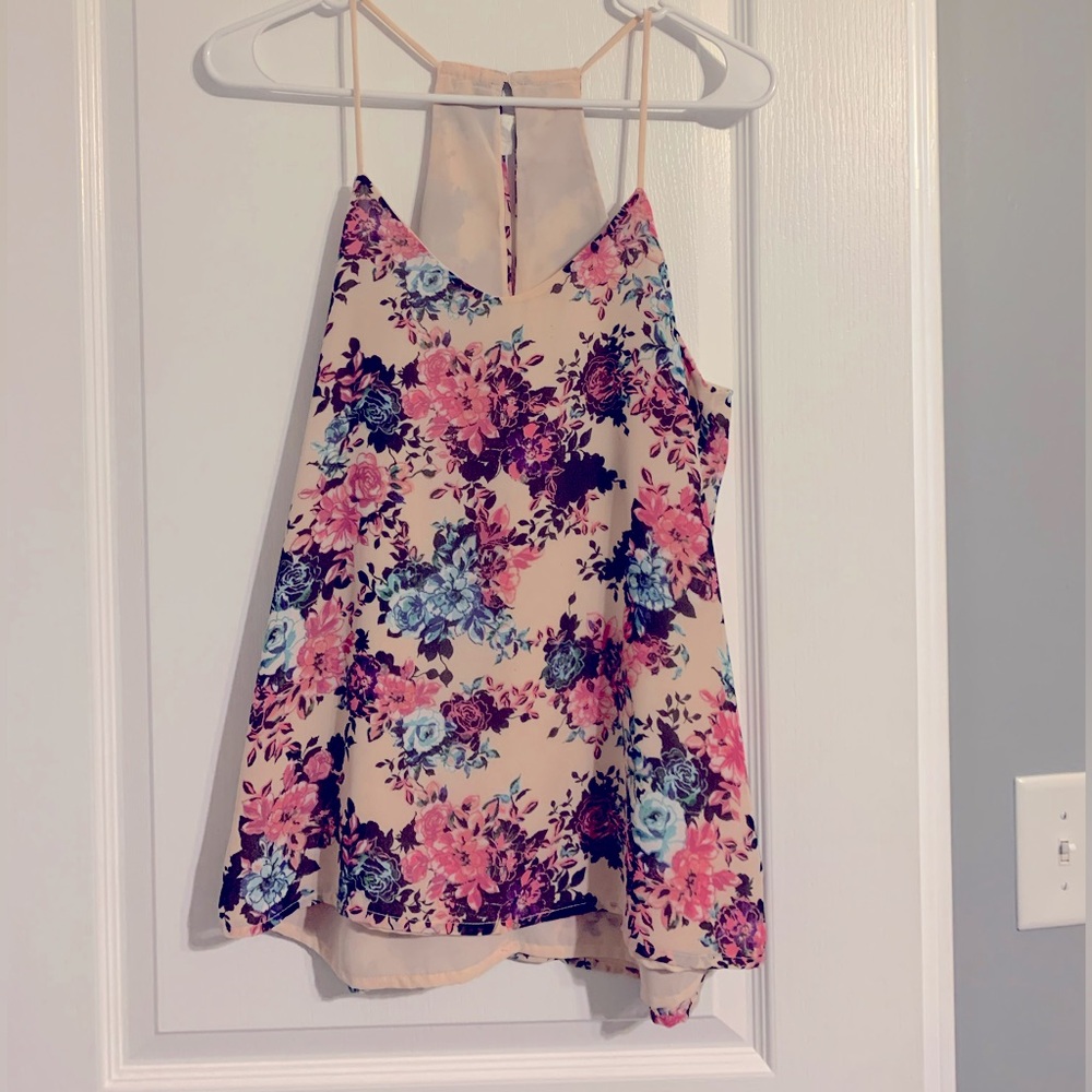 Womens blush colored tank top. Size medium. Perfect for spring and summer